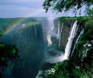 пазл Водопад Виктория на реке Замбези на границе Замбии и Зимбабве